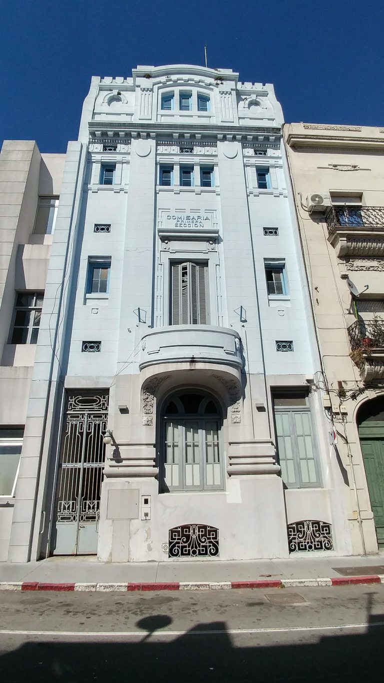 comisaria 03 768x1365